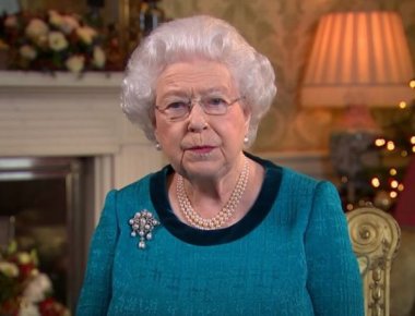 Δεν θα παρευρεθεί ούτε στην πρωτοχρονιάτικη λειτουργία η Βασίλισσα Ελισάβετ λόγω κρυολογήματος